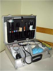kufry se zdravotnickým vybavením.JPG